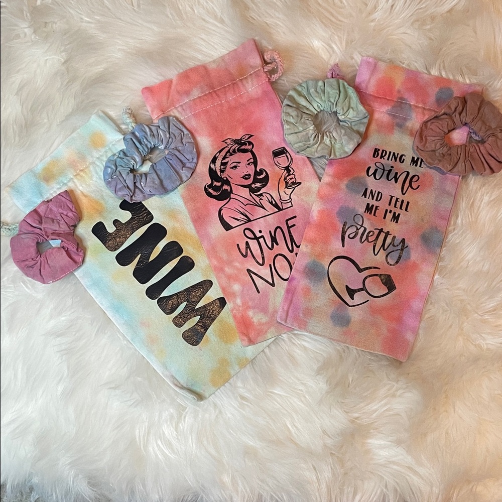 Tie-Dye Wine Gift Bag Set with Scrunchies - Pink, Blue, Green
